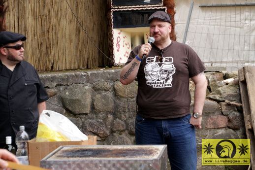 Jamaican BBQ Battle - Ossi (Grover Rec.) vs. Mutti (Muttis Booking) 18. This Is Ska Festival - Wasserburg, Rosslau 28. Juni 2014 (61).JPG